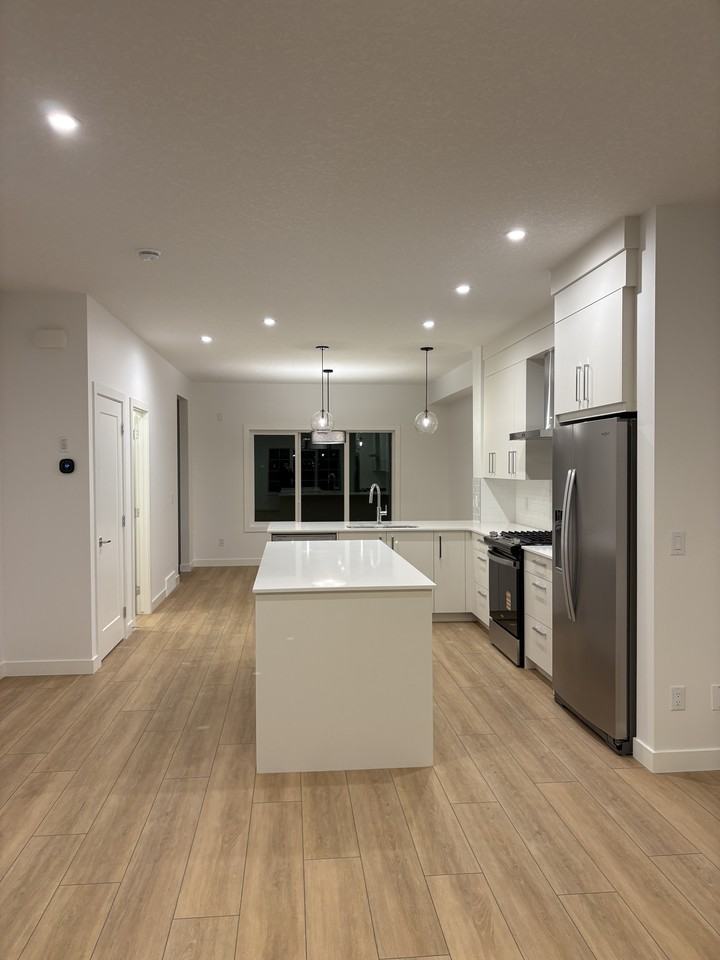 38 Rangeview Street Southeast - Photo 4 of 16