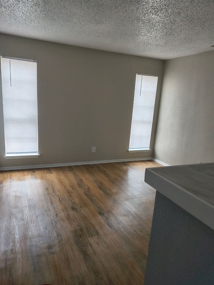 1400 North - Photo 3 of 5