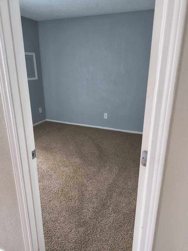 1400 North - Photo 4 of 5