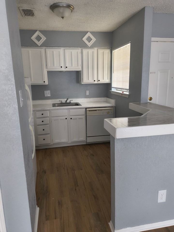 1400 North - Photo 5 of 5