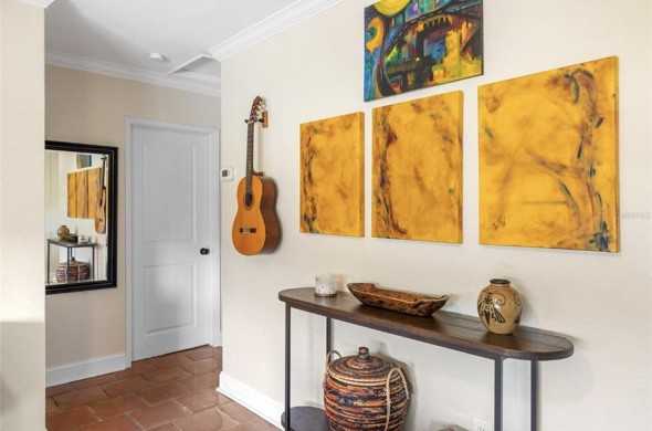 Frances St - Photo 4 of 12