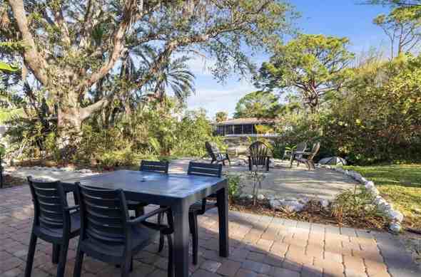 Frances St - Photo 7 of 12