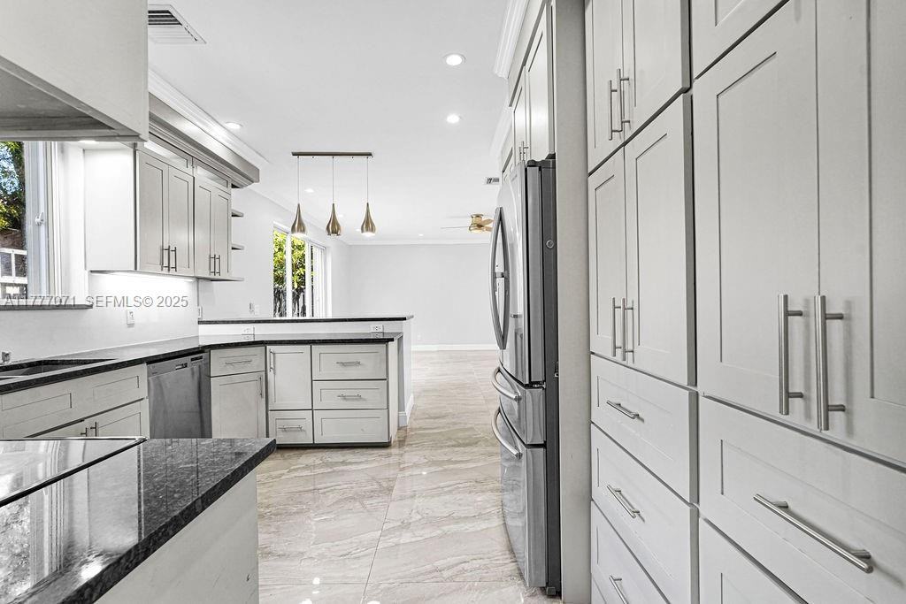 1623 East Harmony Lake Circle - Photo 6 of 87