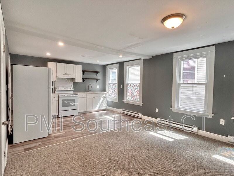 200 Montauk Ave #2B - Photo 3 of 11
