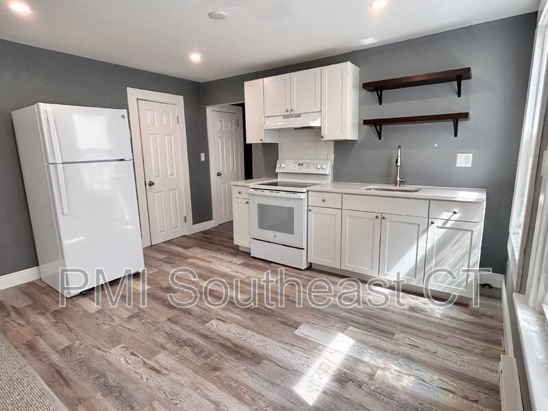 200 Montauk Ave #2B - Photo 5 of 11