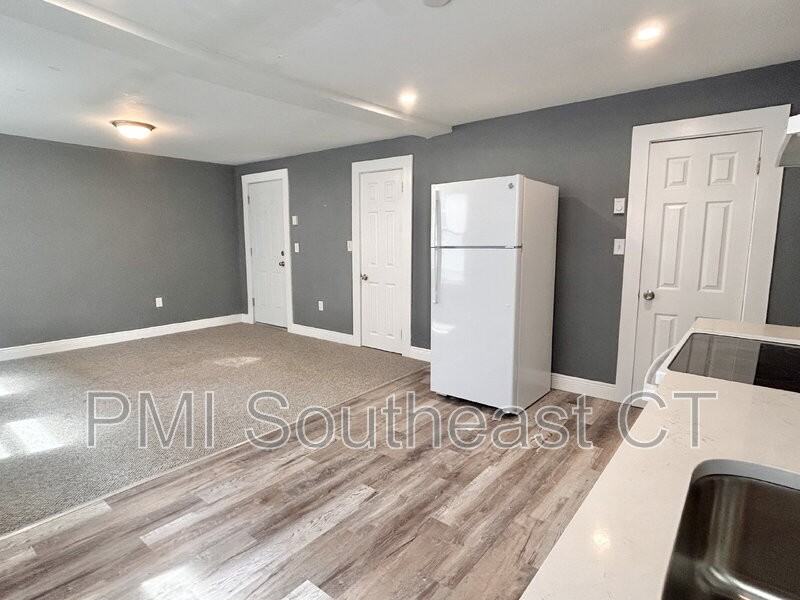 200 Montauk Ave #2B - Photo 6 of 11