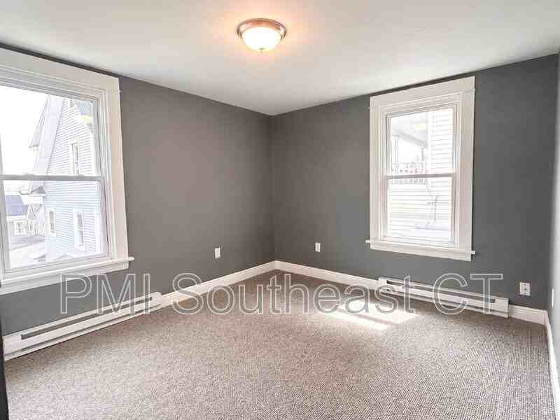 200 Montauk Ave #2B - Photo 6 of 11