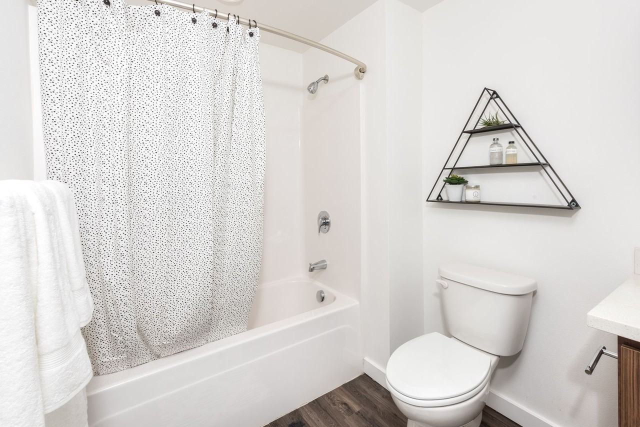 The Hawthorne Apts - Photo 3 of 40