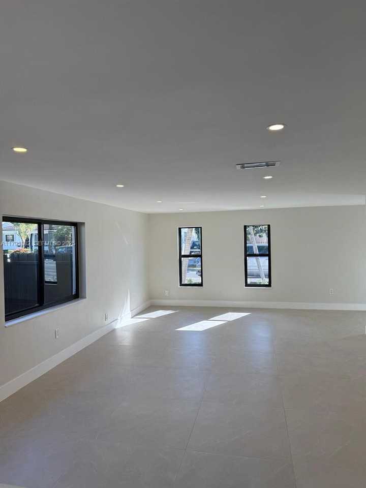 3983 Southwest 2nd Street - Photo 2 of 45