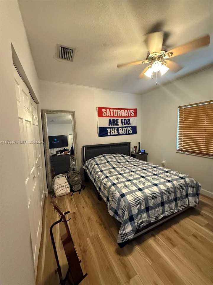 3571 Northeast 11th Drive #0 - Photo 5 of 13