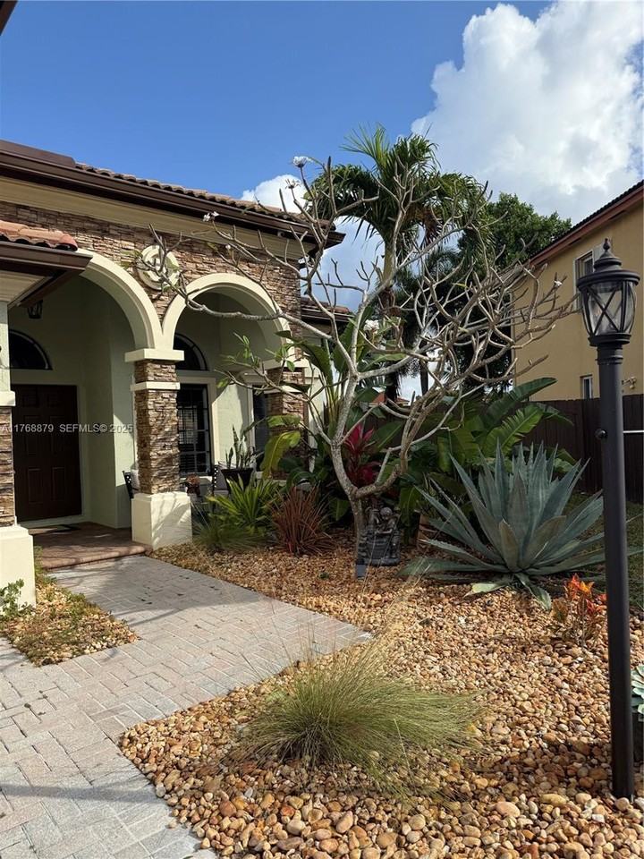 3571 Northeast 11th Drive #0 - Photo 6 of 13