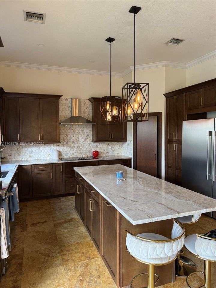 3571 Northeast 11th Drive #0 - Photo 7 of 13