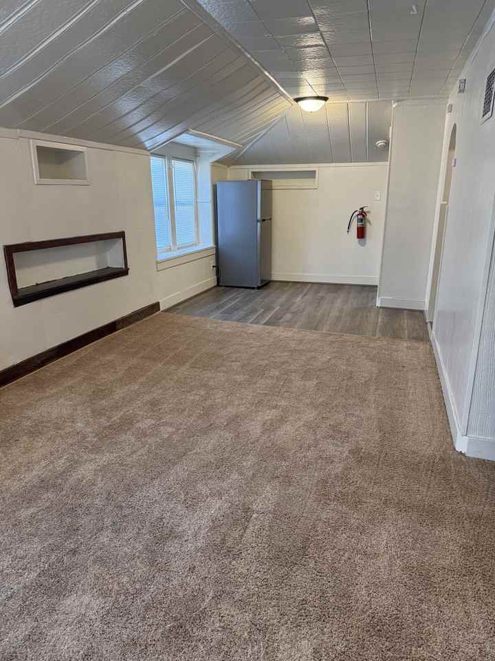601 E Reed - Photo 6 of 9
