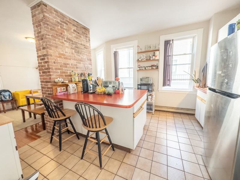 589 Franklin St #1 - Photo 4 of 17