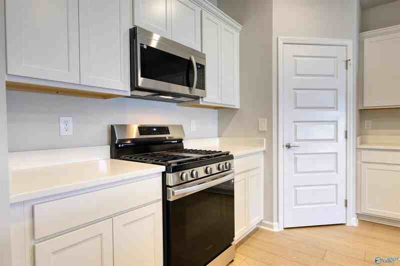 244 Granby Ln - Photo 5 of 17