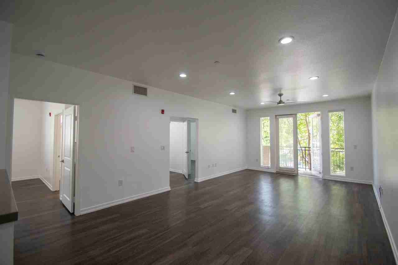 7851 - Photo 3 of 30