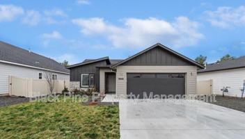 featured image of 3949 N Amberwood Ave