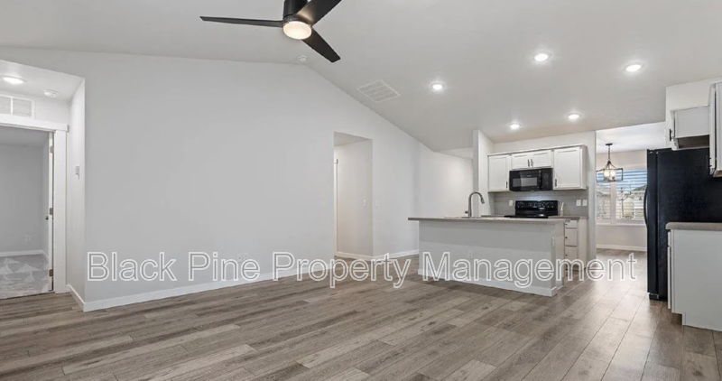 3949 N Amberwood Ave - Photo 4 of 23