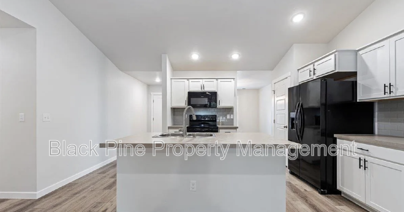 3949 N Amberwood Ave - Photo 5 of 23