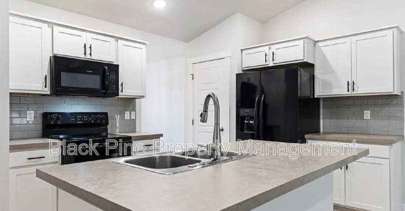 3949 N Amberwood Ave - Photo 6 of 23