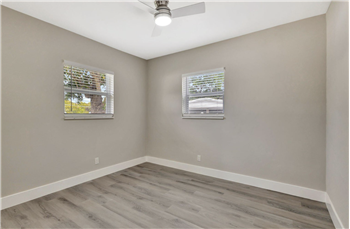 1335 Lee St - Photo 4 of 5