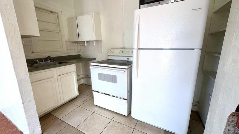 305 Taylor Ave #3 - Photo 3 of 5