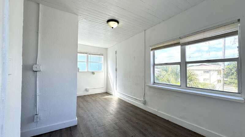 419 N Wild Olive Ave #6 - Photo 3 of 6