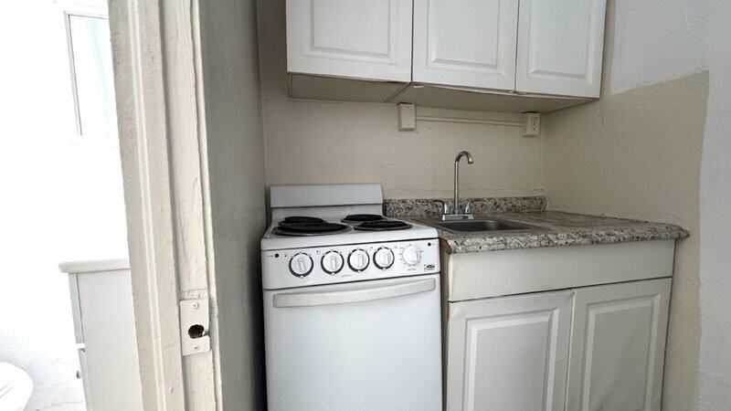 419 N Wild Olive Ave #7 - Photo 2 of 4