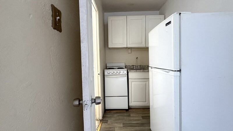 419 N Wild Olive Ave #7 - Photo 3 of 4