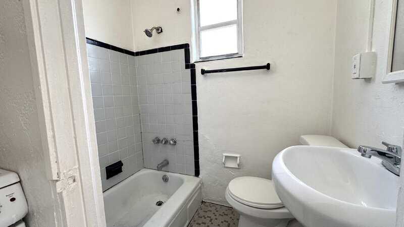 419 N Wild Olive Ave #9 - Photo 4 of 4