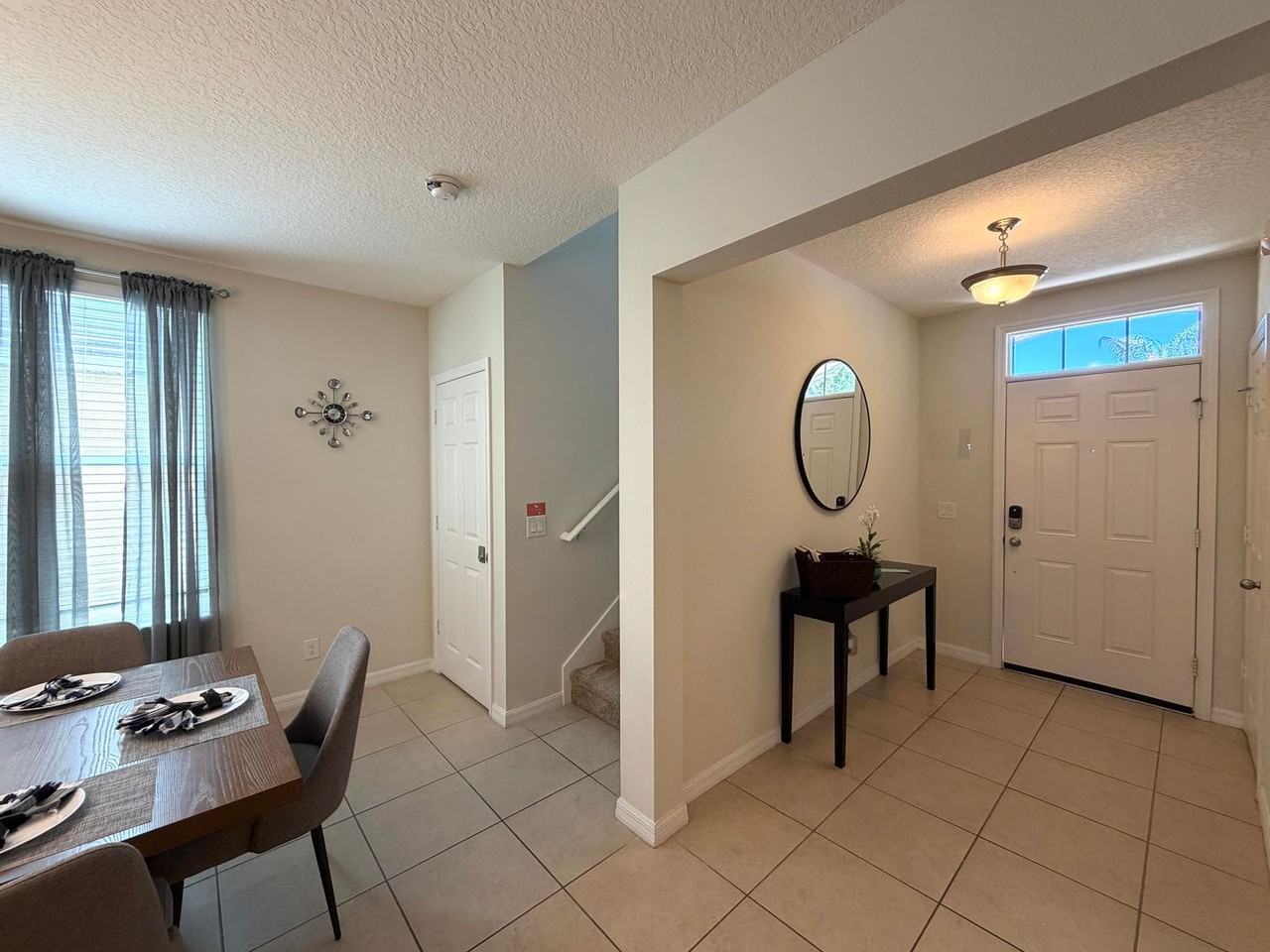 1359 Yorkshire Ct - Photo 3 of 26