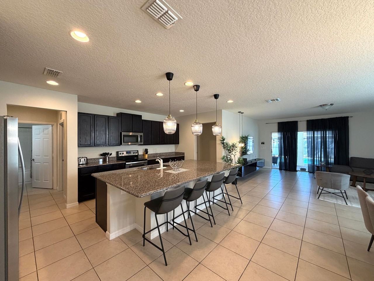 1359 Yorkshire Ct - Photo 4 of 26