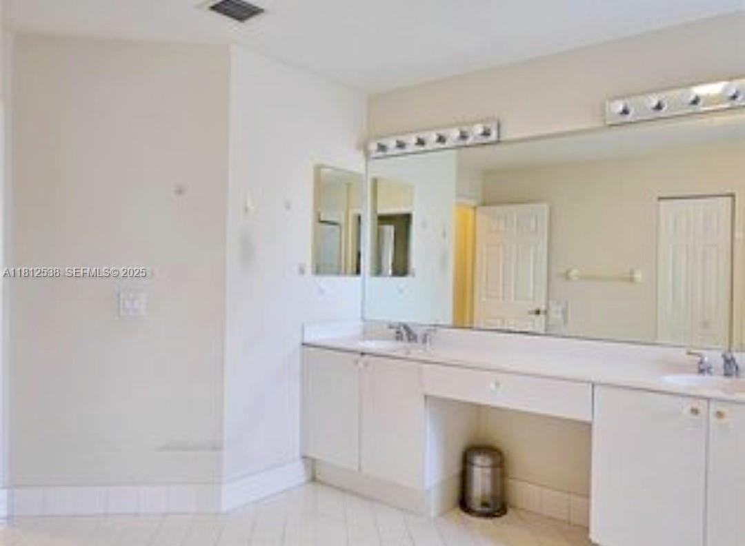 7332 Northwest 112th Court - Photo 4 of 16