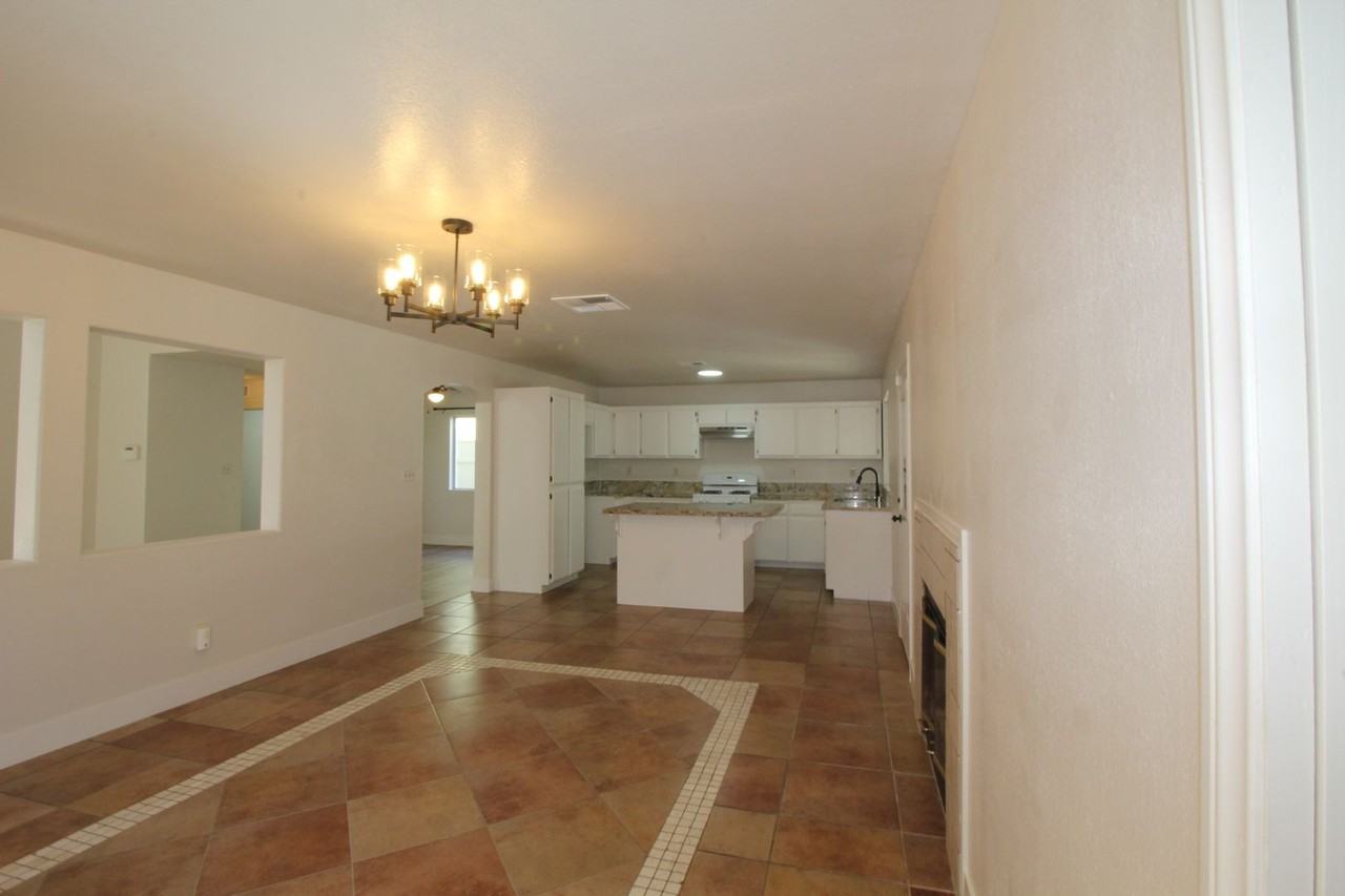 9405 Salinger St - Photo 5 of 24