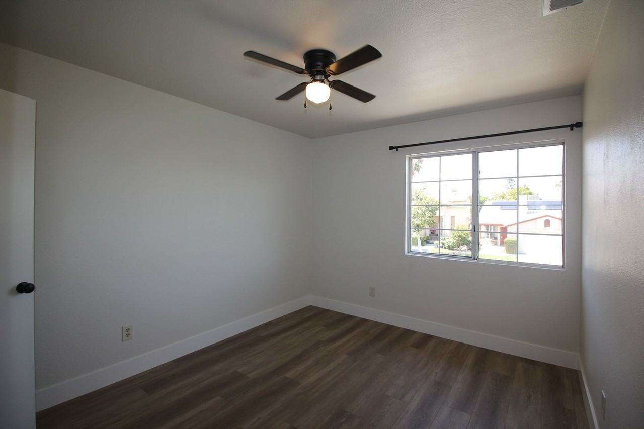 9405 Salinger St - Photo 7 of 24
