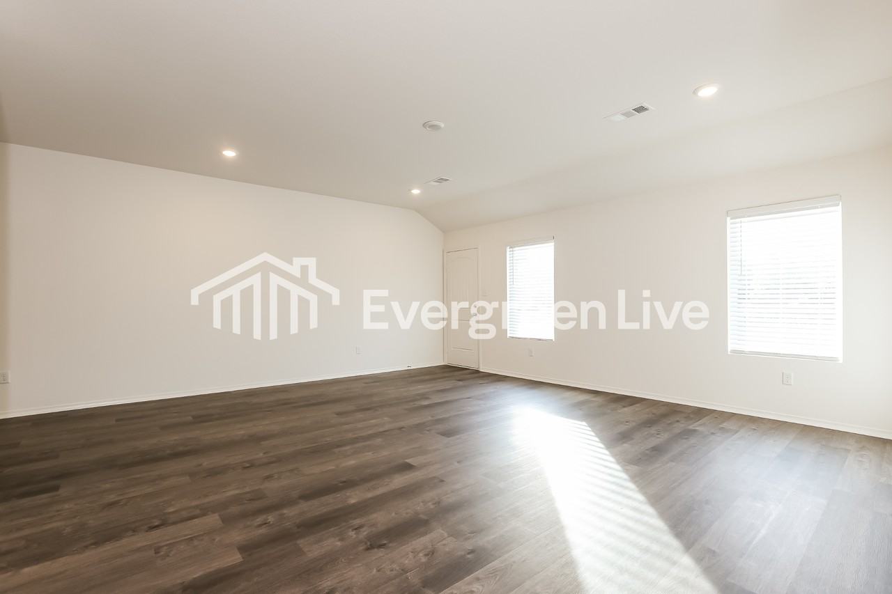 145 Jasmine Ct - Photo 3 of 15