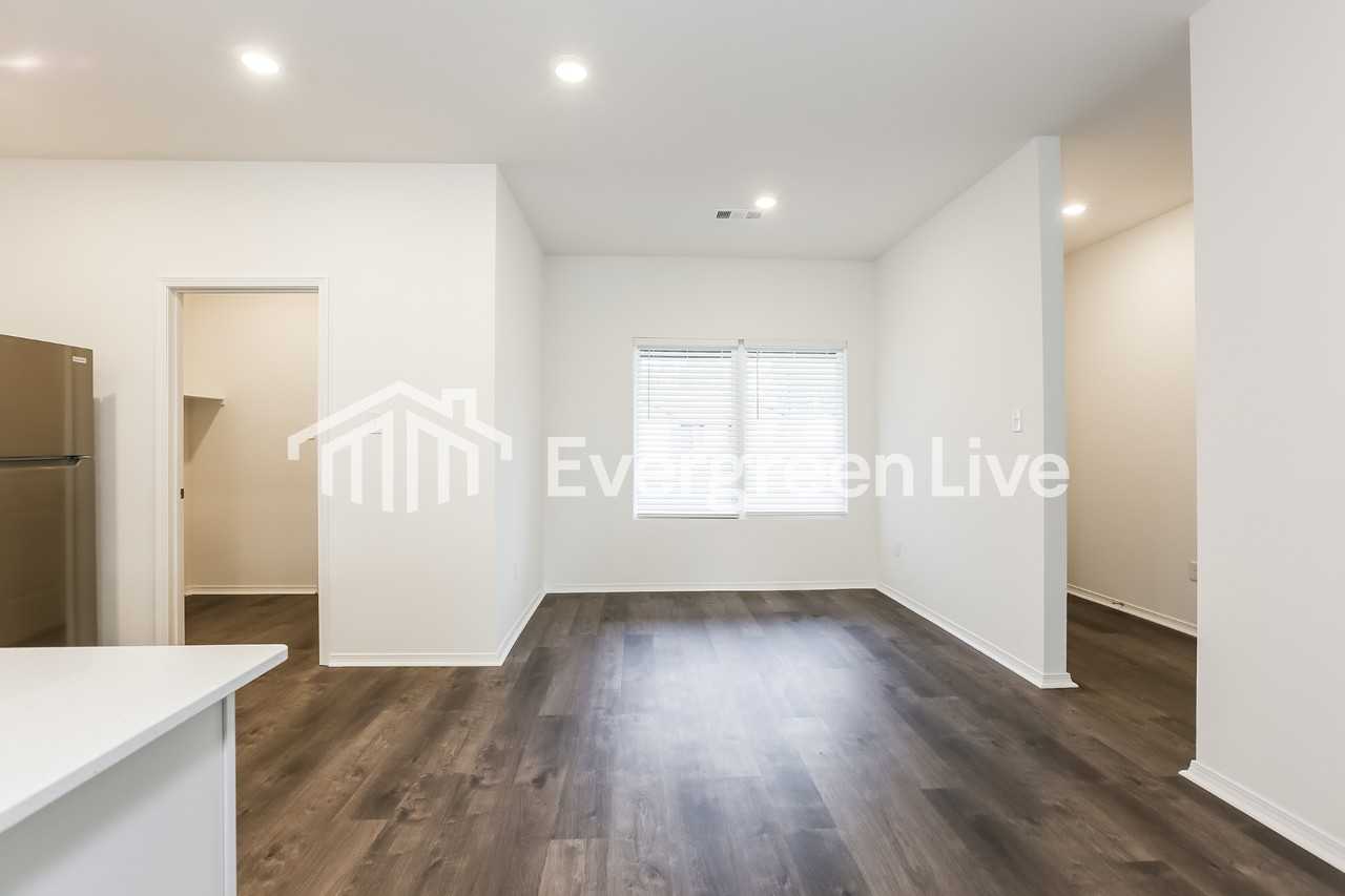 145 Jasmine Ct - Photo 5 of 16