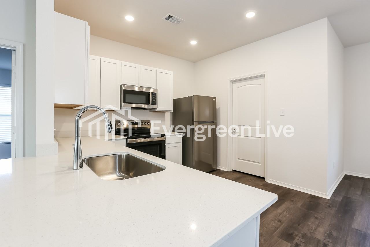 145 Jasmine Ct - Photo 6 of 16