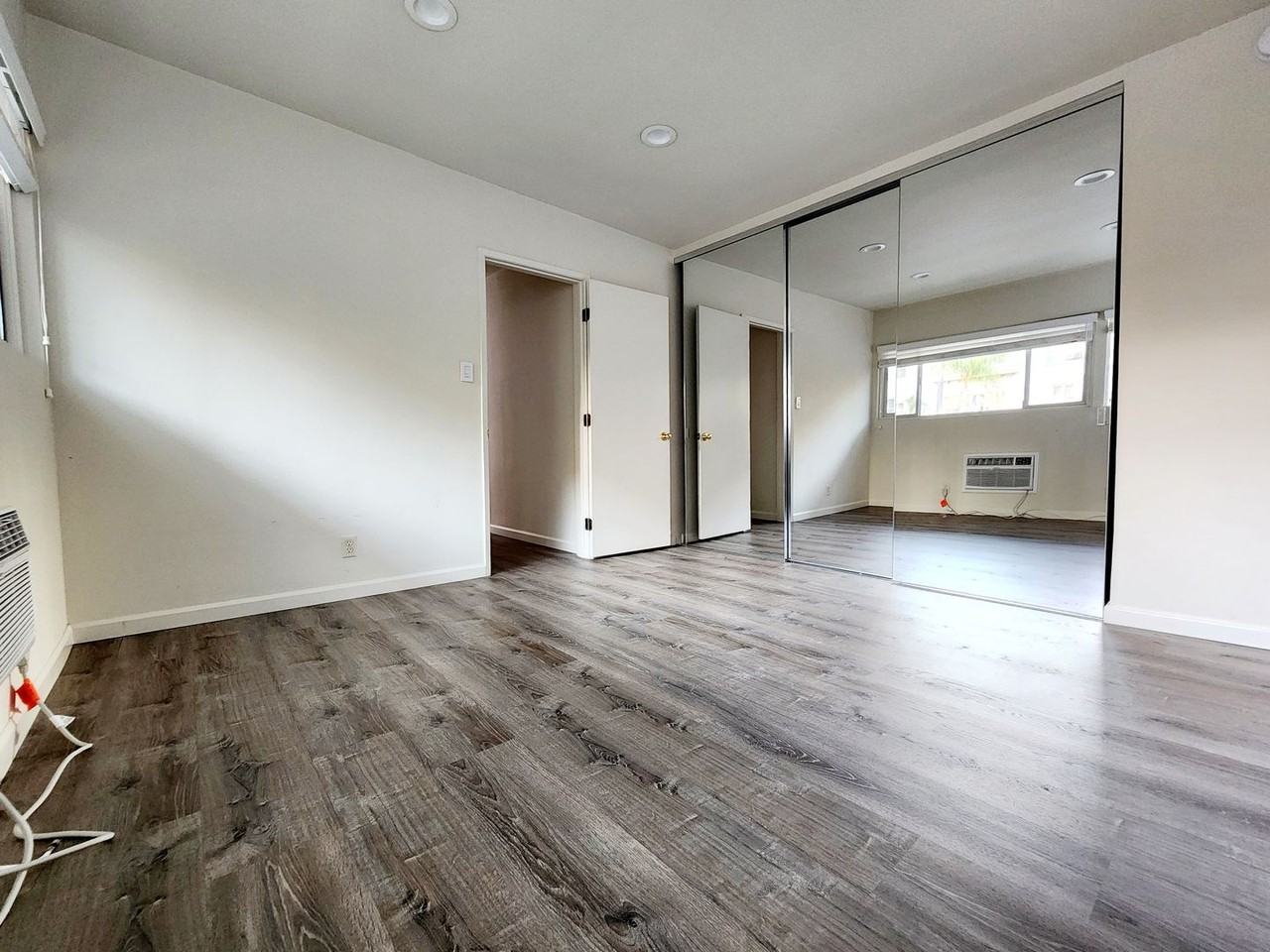 542 Glenrock Ave - Photo 6 of 6