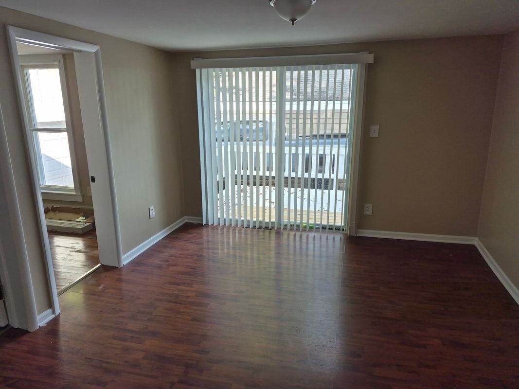 407 1st St - Photo 4 of 11