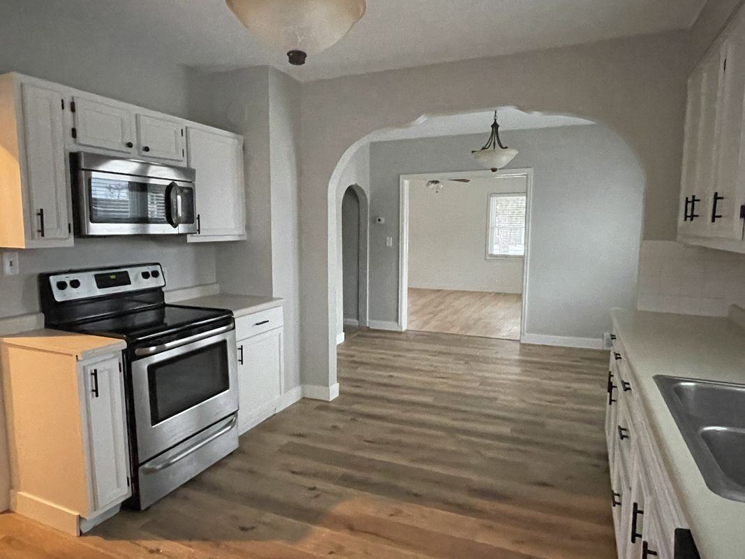 304 1st St S - Photo 3 of 14