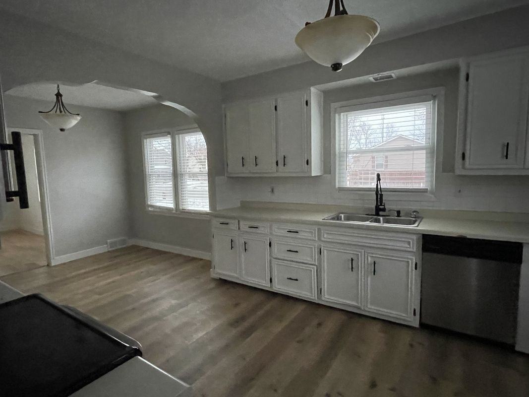 304 1st St S - Photo 5 of 14