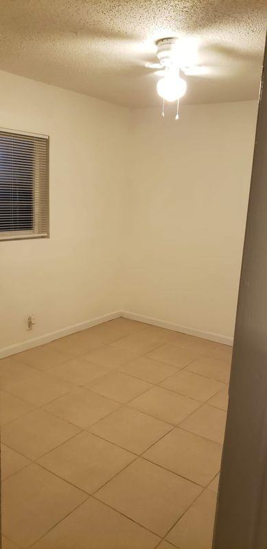 5704 Nw 28th St - Photo 7 of 16