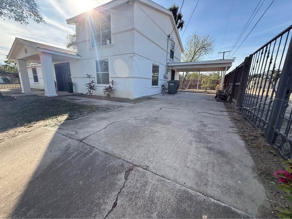 233 South Iowa Street - Photo 3 of 23