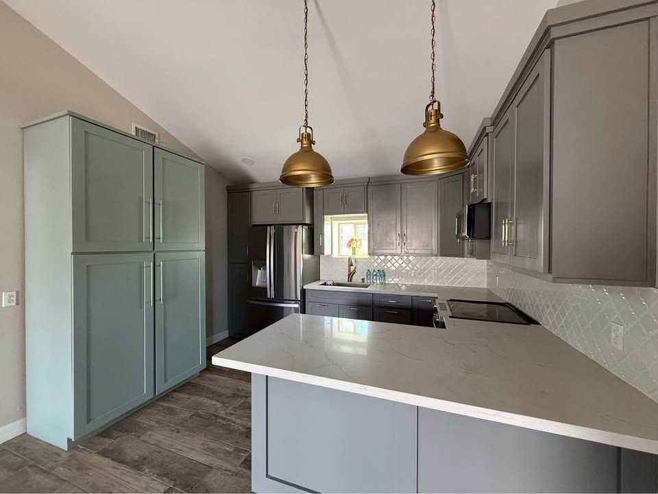 233 South Iowa Street - Photo 4 of 23