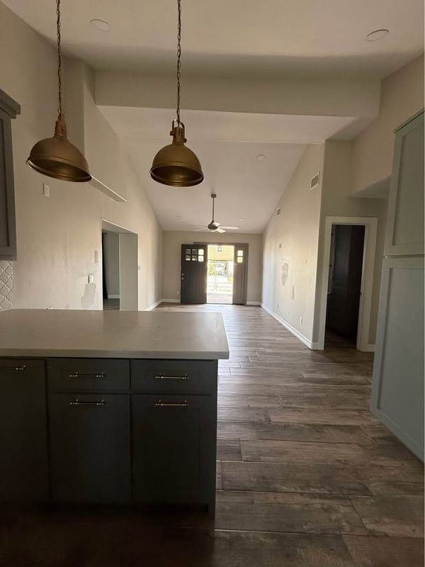 233 South Iowa Street - Photo 6 of 23