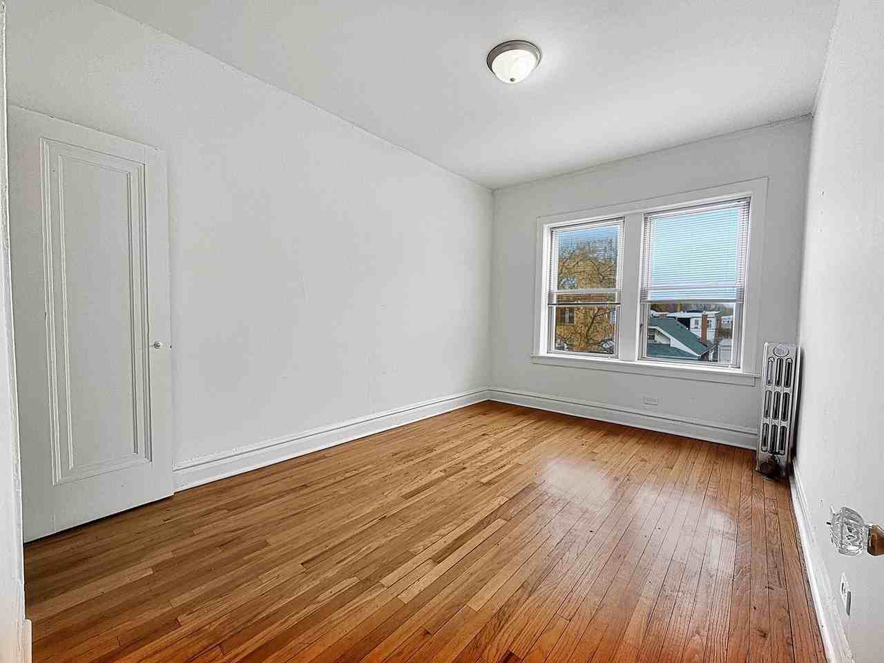 5354 N Kimball Ave - Photo 4 of 21