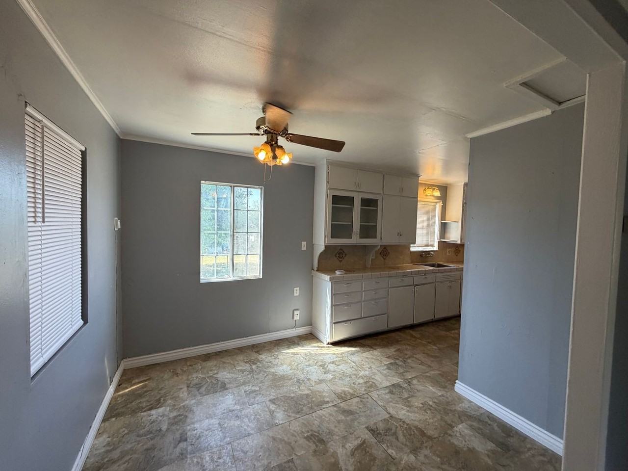 415 1/2 Arvin St - Photo 6 of 10