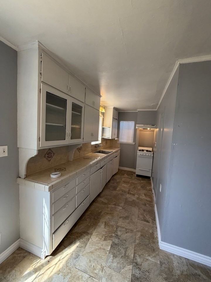 415 1/2 Arvin St - Photo 7 of 10