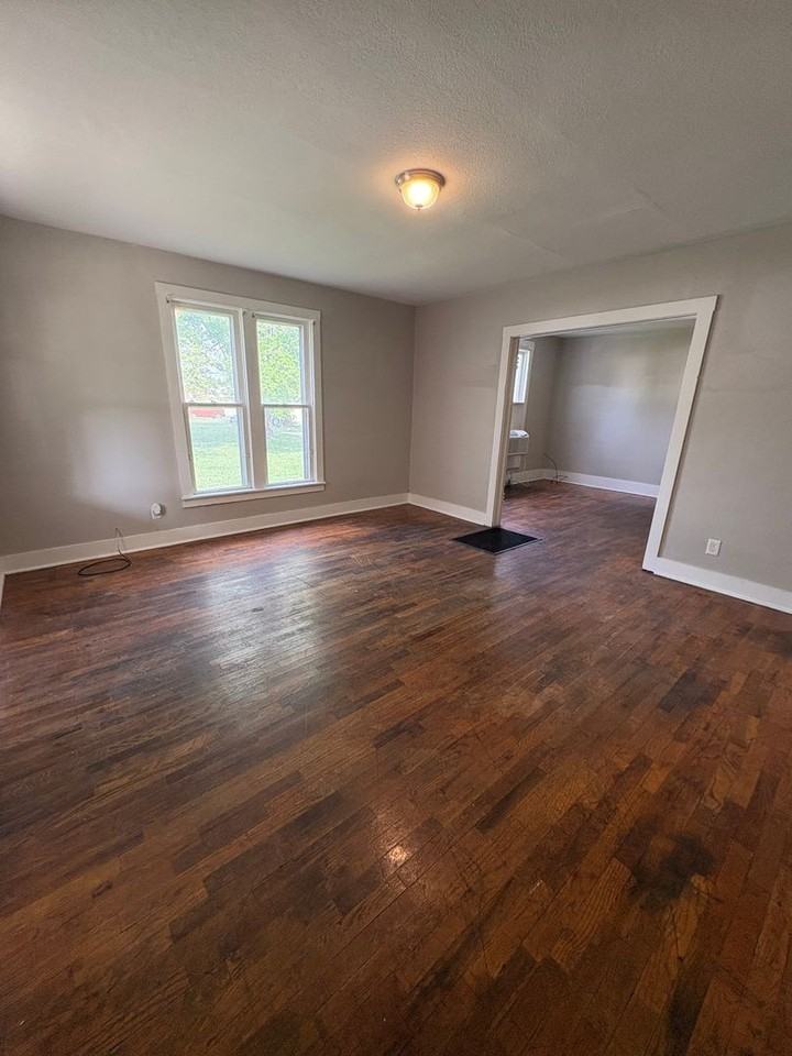 209 Old Mill Rd - Photo 3 of 7